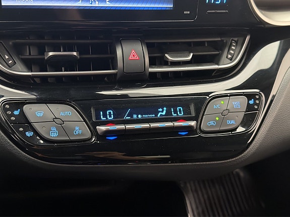 Toyota C-HR 26 of 30