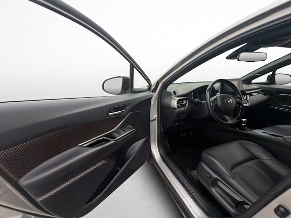 Toyota C-HR 12 of 30