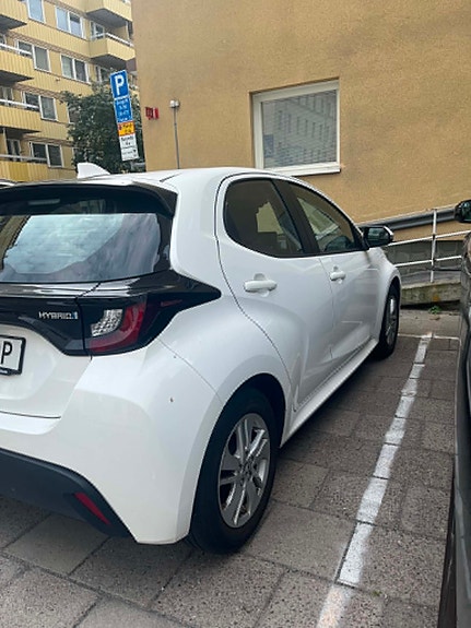 Toyota Yaris 3 of 10