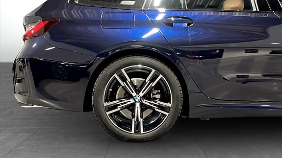 BMW 320 9 of 12