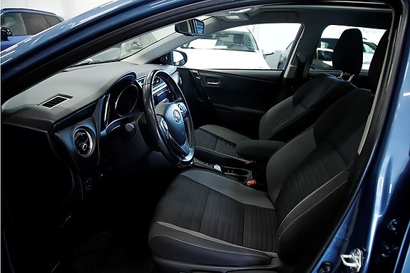 Toyota Auris 7 of 14