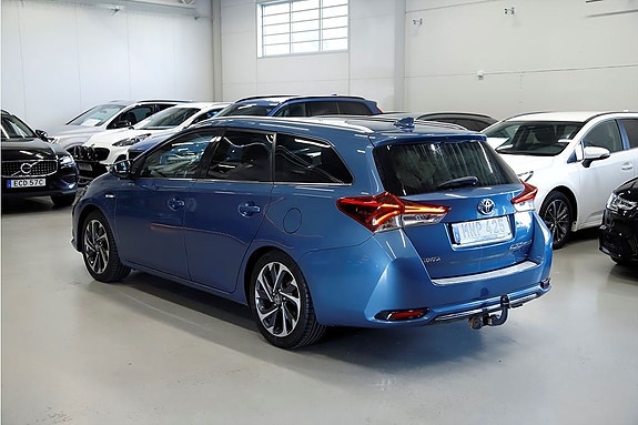 Toyota Auris 5 of 14