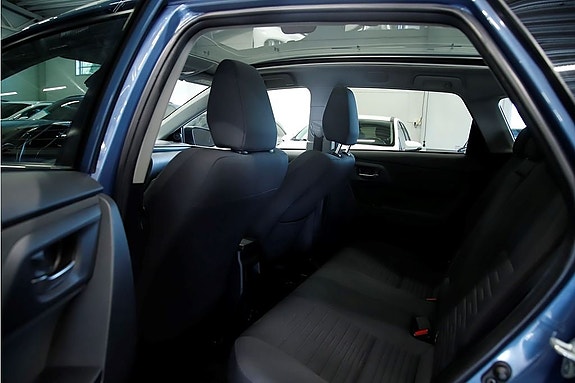 Toyota Auris 8 of 14