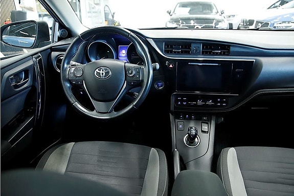 Toyota Auris 6 of 14