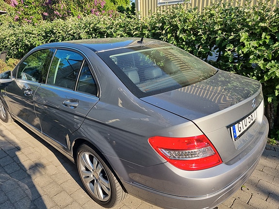 Mercedes-Benz C180 2 of 2