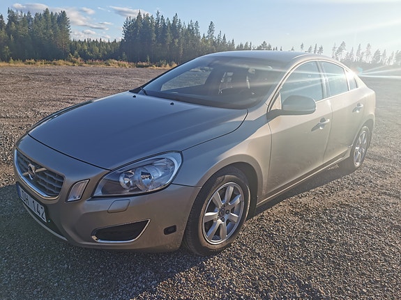 Volvo S60 3 of 9