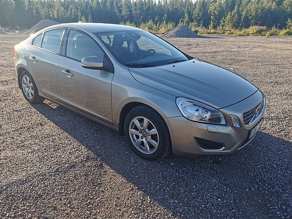 Volvo S60 7 of 9