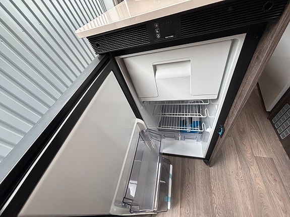 Benimar Benivan B 120 UP 4 bäddar / Under 6 meter /Lithium/ Solcell /Fabriksny 9 of 12