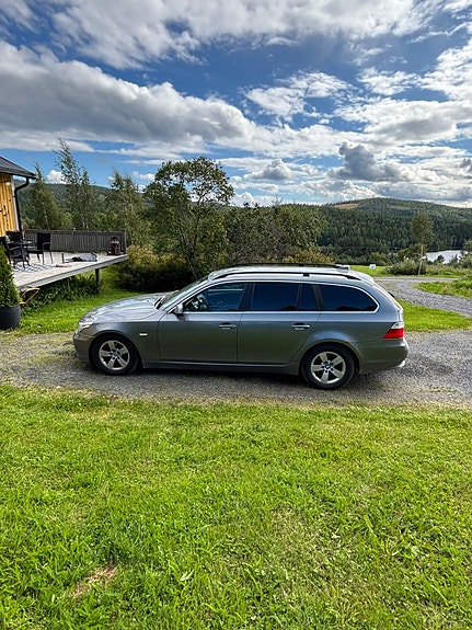BMW 520d 2 of 4