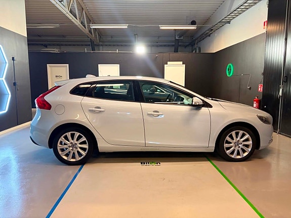Volvo V40 6 of 15