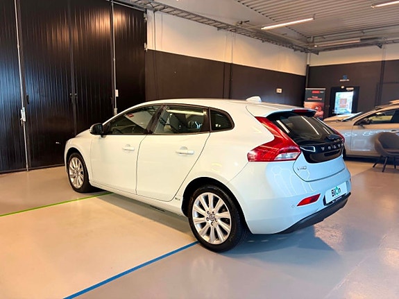 Volvo V40 3 of 15