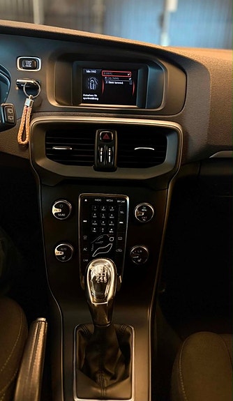 Volvo V40 9 of 15