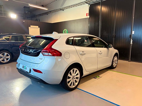 Volvo V40 4 of 15