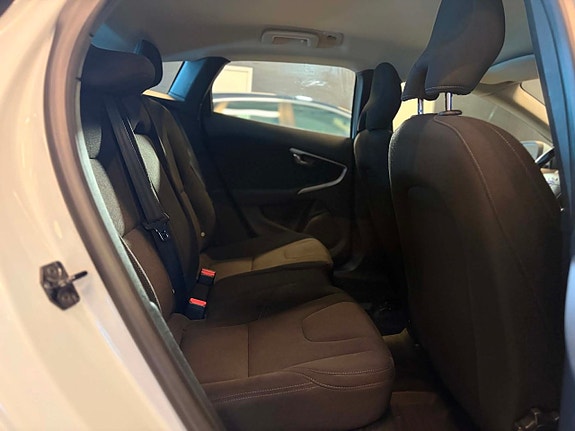 Volvo V40 14 of 15