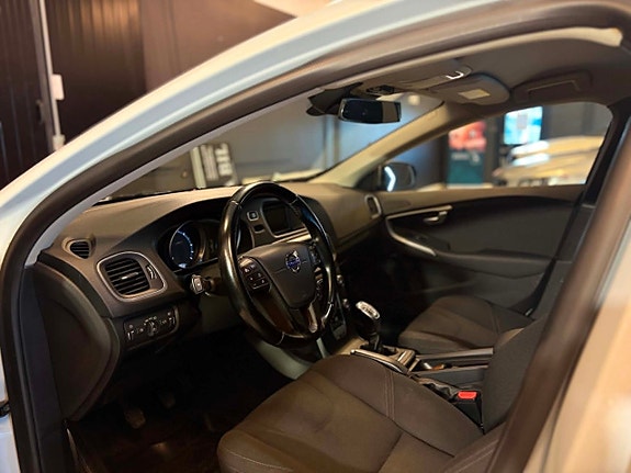 Volvo V40 7 of 15