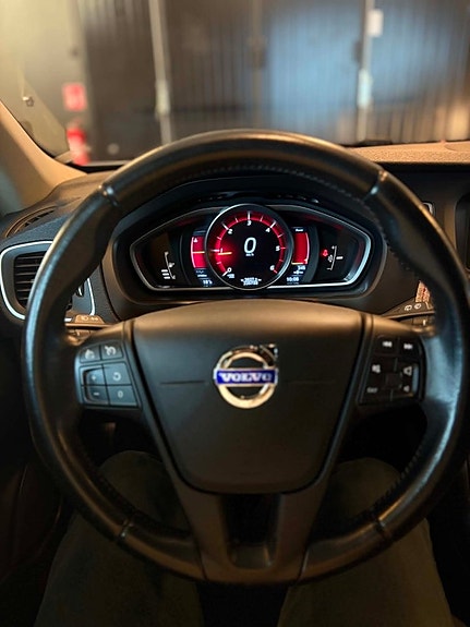 Volvo V40 11 of 15