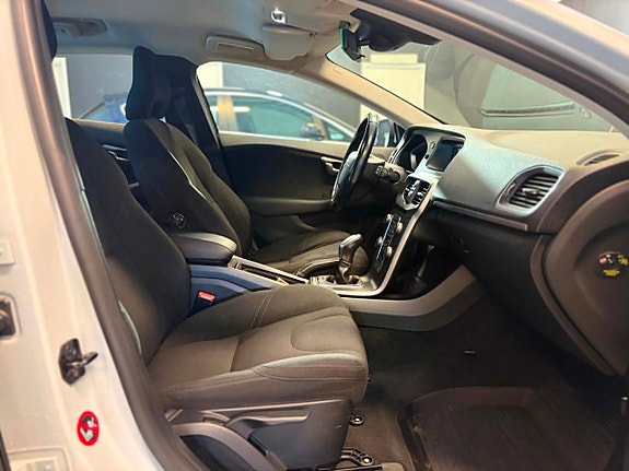Volvo V40 13 of 15
