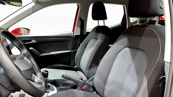 Seat Arona 8 of 18