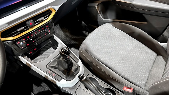 Seat Arona 15 of 18