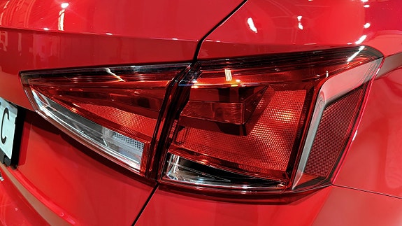 Seat Arona 13 of 18