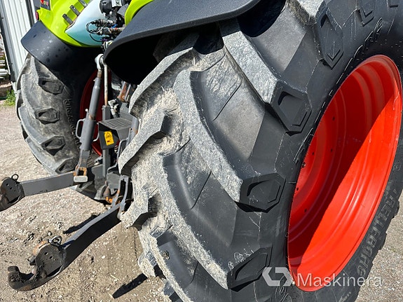 Traktor Claas Arion 460 med frontlyft 16 of 27