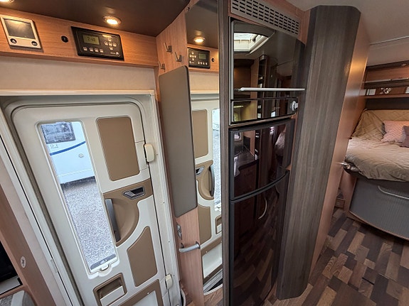 Knaus Sky I 700 LX Queenbed - Alde - Solcell & Lithium batteri - Taksäng 11 of 20