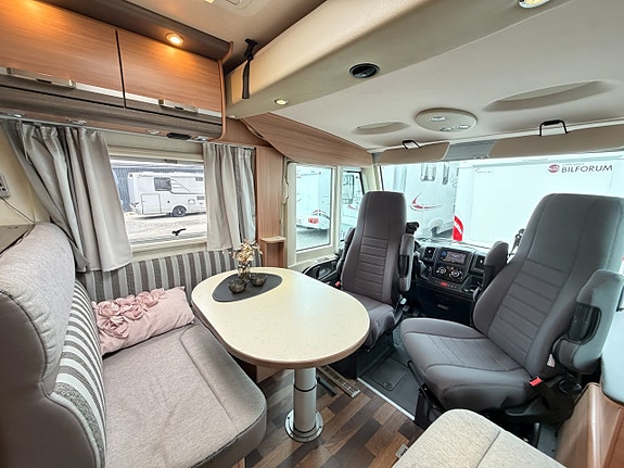 Knaus Sky I 700 LX Queenbed - Alde - Solcell & Lithium batteri - Taksäng 7 of 20