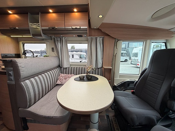 Knaus Sky I 700 LX Queenbed - Alde - Solcell & Lithium batteri - Taksäng 8 of 20