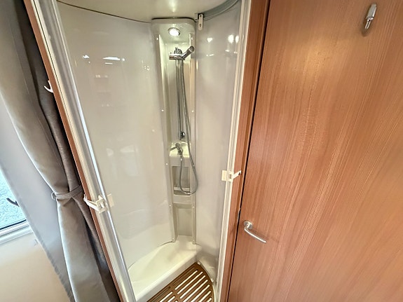 Knaus Sky I 700 LX Queenbed - Alde - Solcell & Lithium batteri - Taksäng 17 of 20