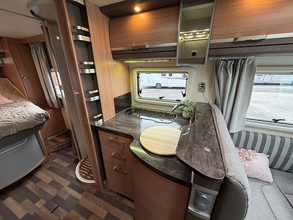Knaus Sky I 700 LX Queenbed - Alde - Solcell & Lithium batteri - Taksäng 12 of 20