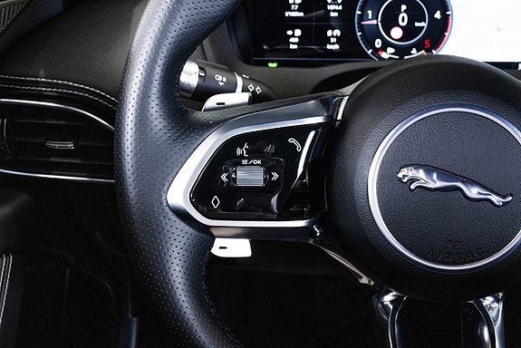 Jaguar XE 20 of 26