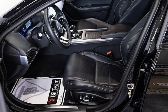 Jaguar XE 14 of 26