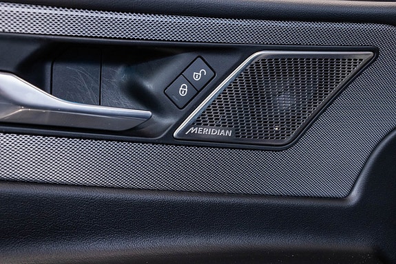 Jaguar XE 23 of 26