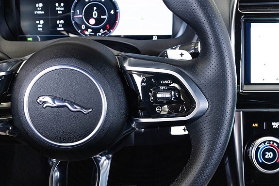 Jaguar XE 21 of 26