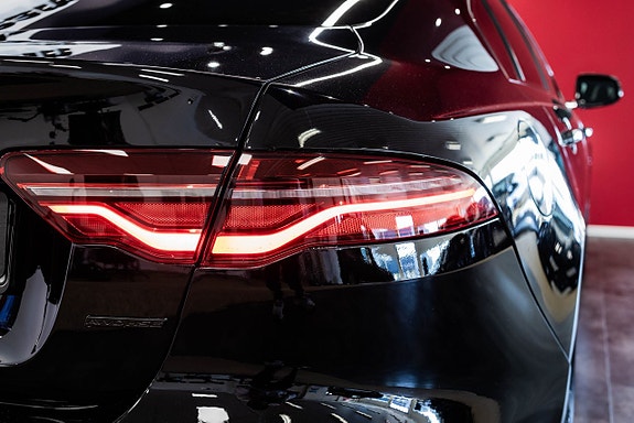 Jaguar XE 10 of 26
