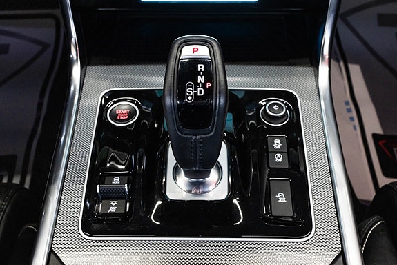 Jaguar XE 19 of 26