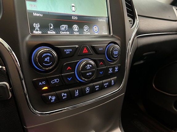 Jeep Grand Cherokee 25 of 30