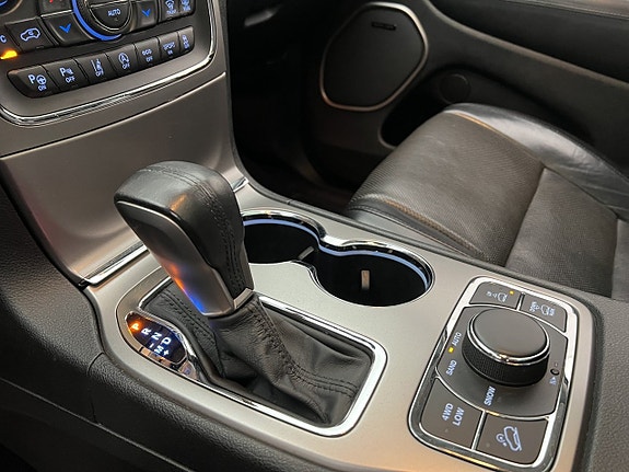 Jeep Grand Cherokee 27 of 30