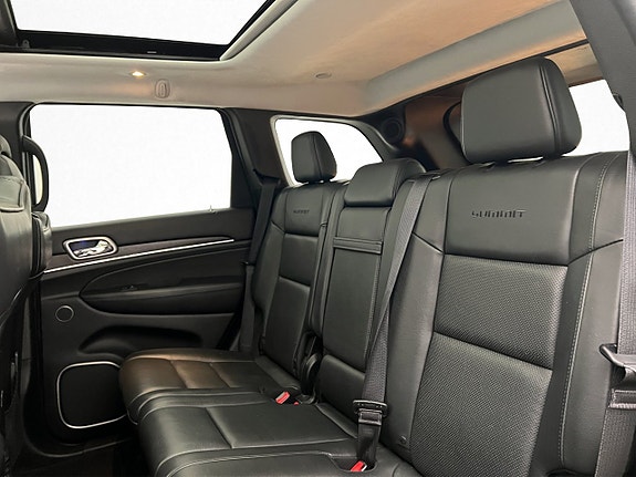 Jeep Grand Cherokee 28 of 30