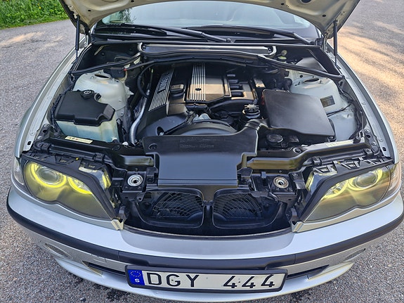 BMW 325Xi 11 of 13