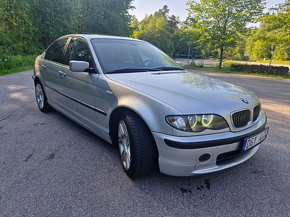 BMW 325Xi 2 of 13