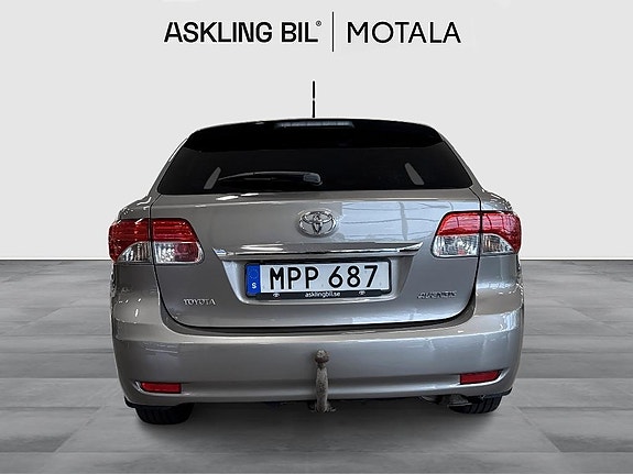 Toyota Avensis 4 of 10