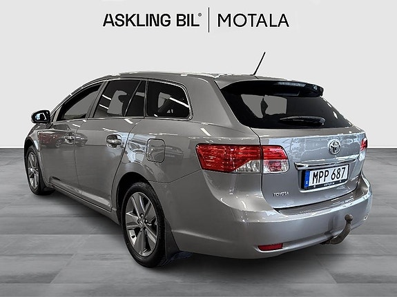 Toyota Avensis 2 of 10