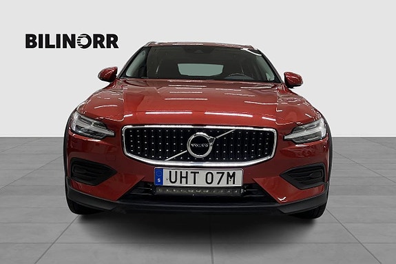 Volvo V60 Cross Country 5 of 11