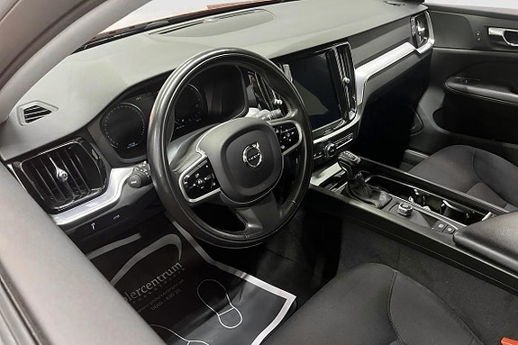 Volvo V60 Cross Country 7 of 11