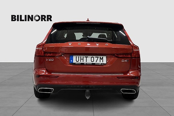 Volvo V60 Cross Country 4 of 11