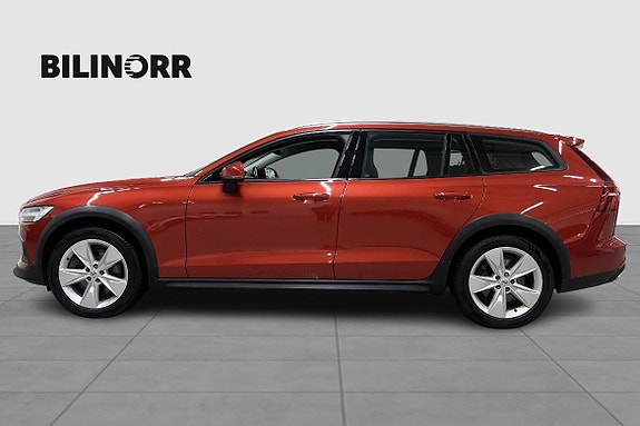 Volvo V60 Cross Country 3 of 11