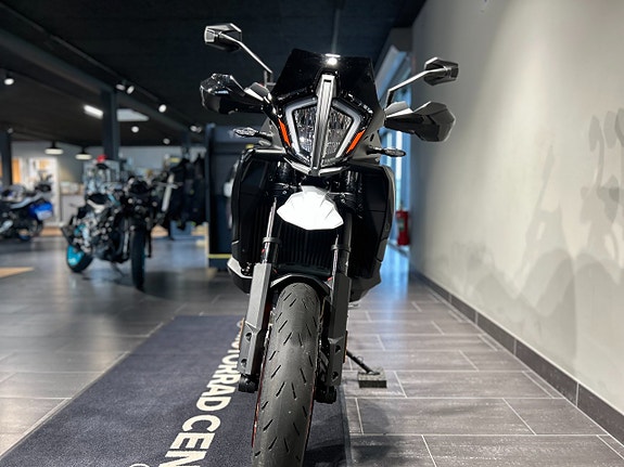 KTM 890 SMT /Techpack / Endast 671 mil / Nya däck 4 of 20