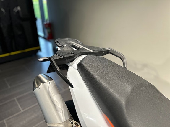 KTM 890 SMT /Techpack / Endast 671 mil / Nya däck 8 of 20