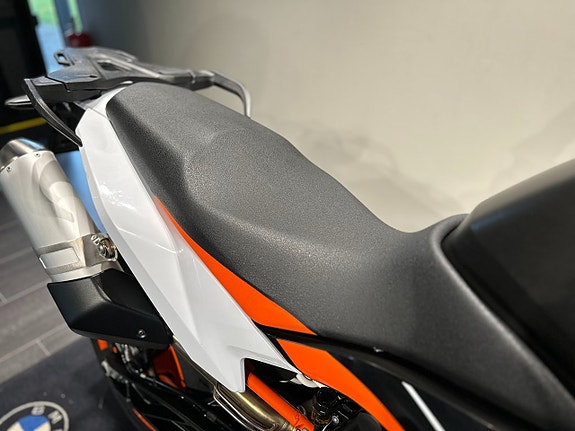KTM 890 SMT /Techpack / Endast 671 mil / Nya däck 10 of 20